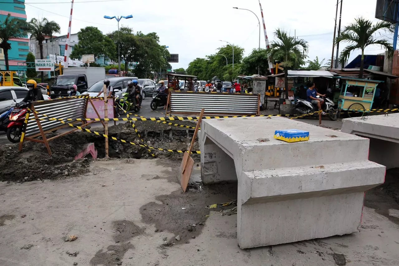 Catat! Arus Lalu Lintas di Depan Pasar Turi Dilakukan Contra Flow, Ini Rutenya