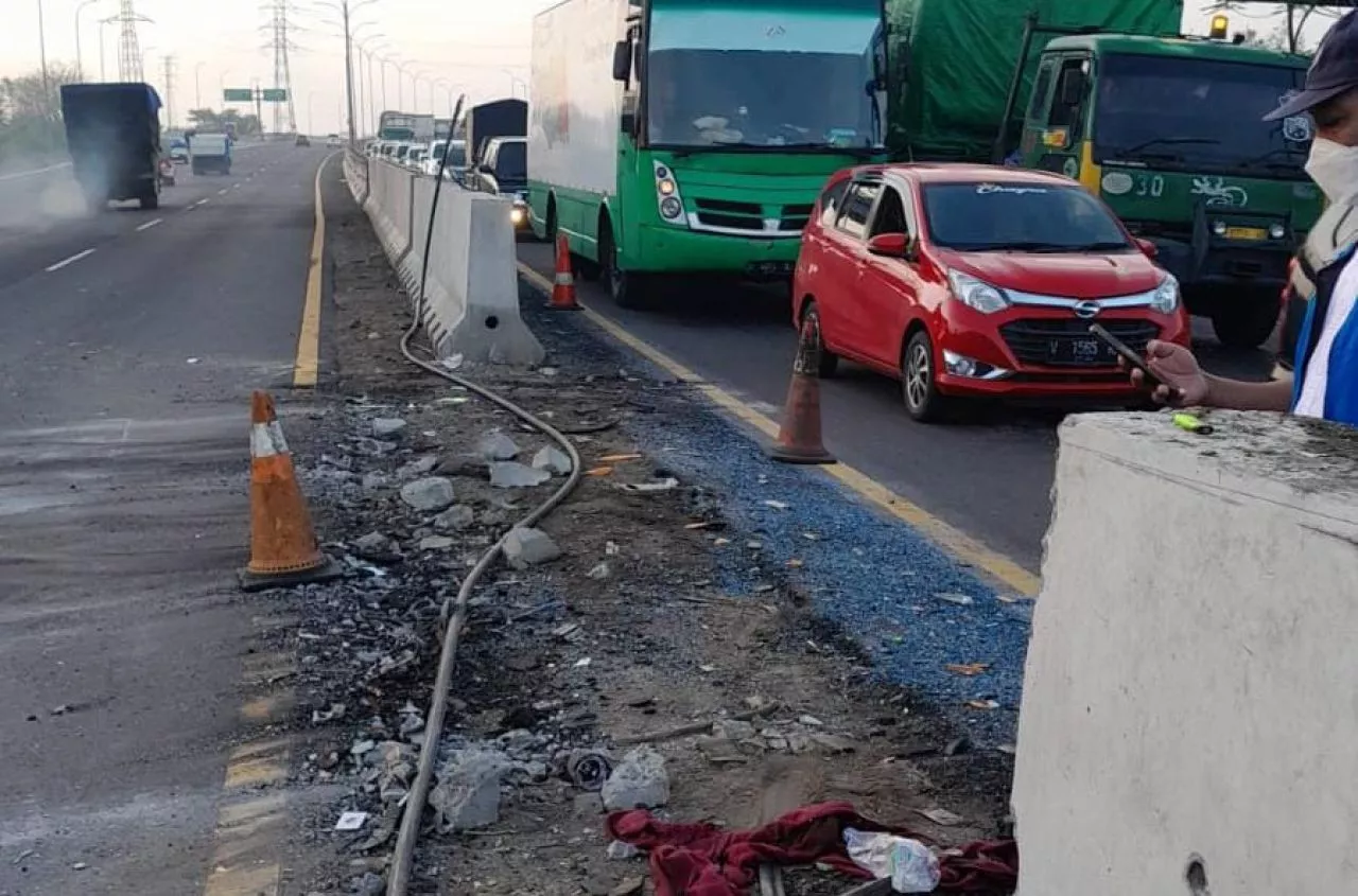 Kecelakaan Bus Pariwisata di Tol Kejapanan, Tiga Orang Tewas