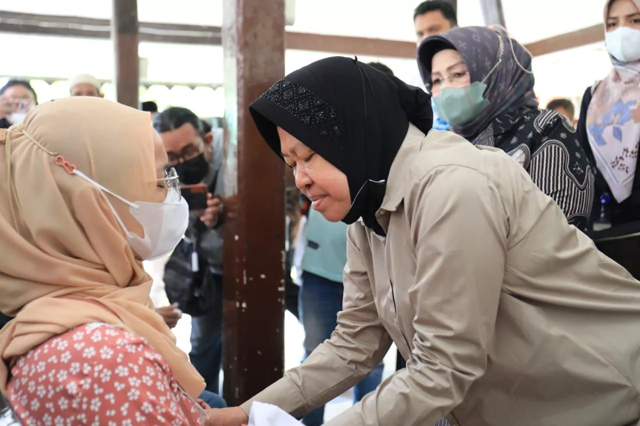 Kerja Keras, Mensos Risma Prioritaskan Bantuan Anak Korban Tragedi Kanjuruhan