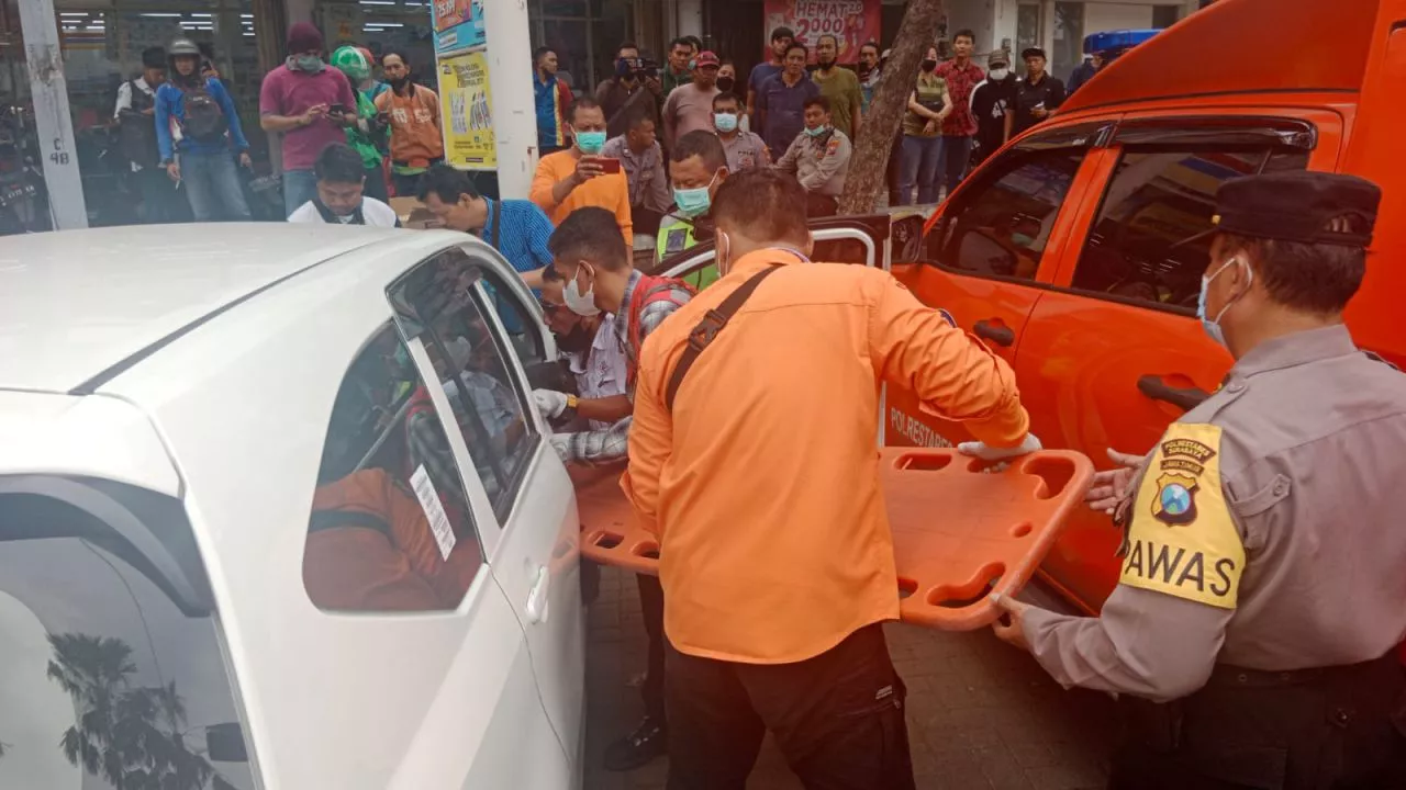 Pria di Surabaya Ditemukan Tewas di Dalam Mobil yang Terparkir