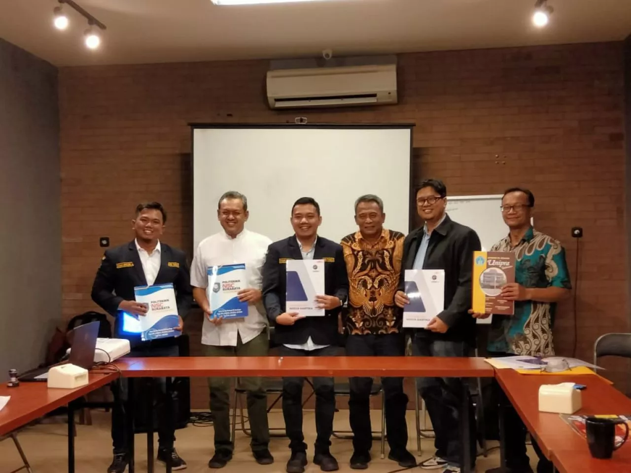 Gandeng Empat Universitas, Kartar Surabaya Berikan Beasiswa untuk Anggotanya