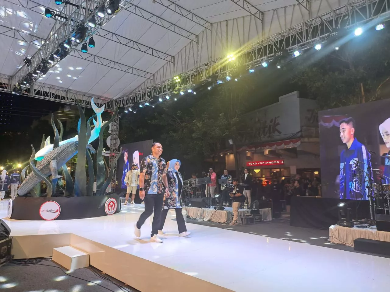 Serunya Kepala Daerah Gerbangkertosusilo Jadi Model Batik di Tunjungan