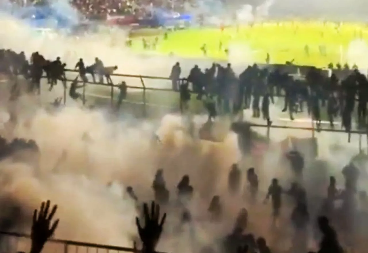 Kerusuhan di Stadion Kanjuruhan Malang Tewaskan 127 Orang, Rata-rata Sesak Nafas