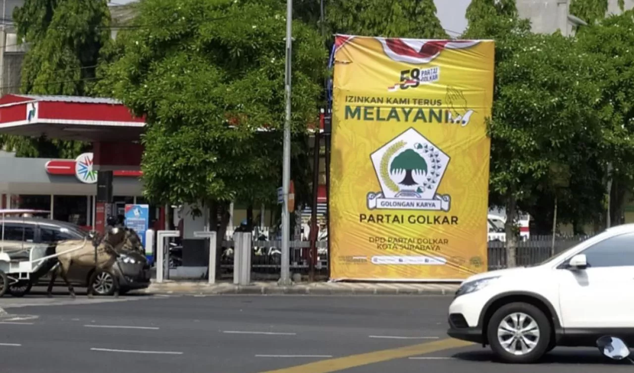 Tak Pasang Foto Capres dan Caleg, Baliho Golkar Surabaya Tuai Pujian Masyarakat