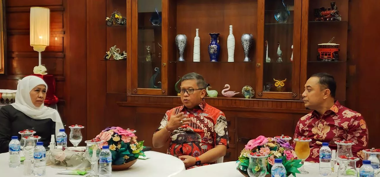 Pertemuan Tertutup Sekjen PDIP dengan Khofifah dan Eri Cahyadi, Bahas Pilgub?