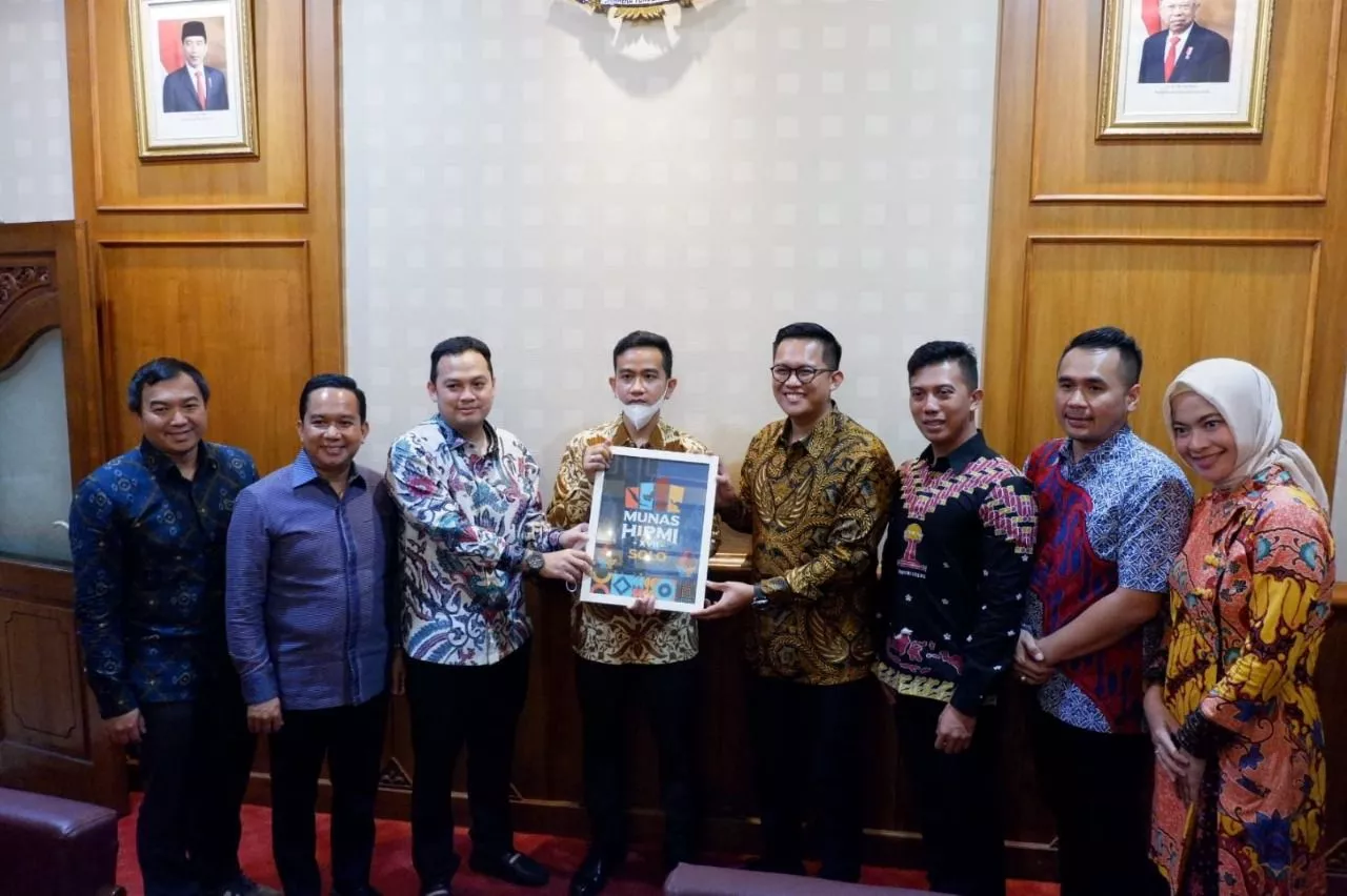 HIPMI Bareng Wali Kota Gibran Launching Logo Munas XVII di Solo