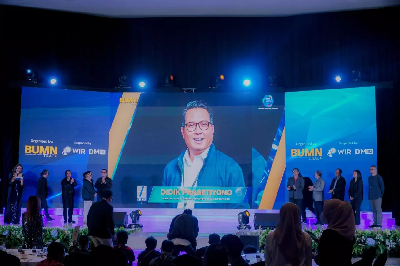 SIER Raih Award Best CEO BUMN Kawasan Industri Hijau dan Modern