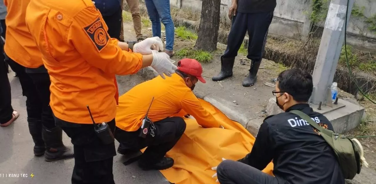 Laka Tunggal Pengendara Motor di Surabaya, Suami Tewas Anak dan Istri Luka-luka