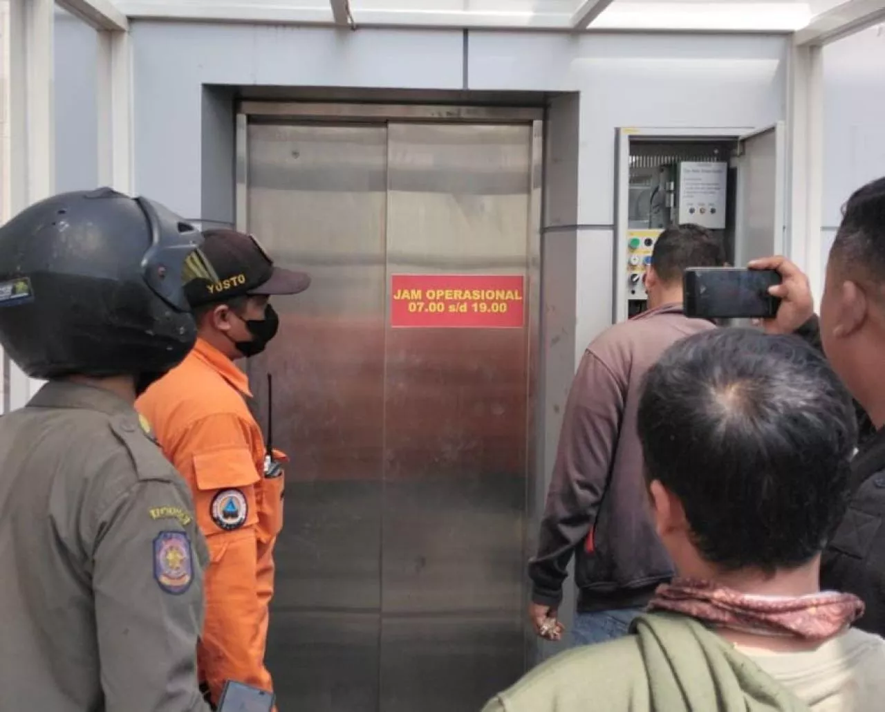 Lagi, Satu Orang Terjebak Lift di JPO Jalan Tunjungan Surabaya