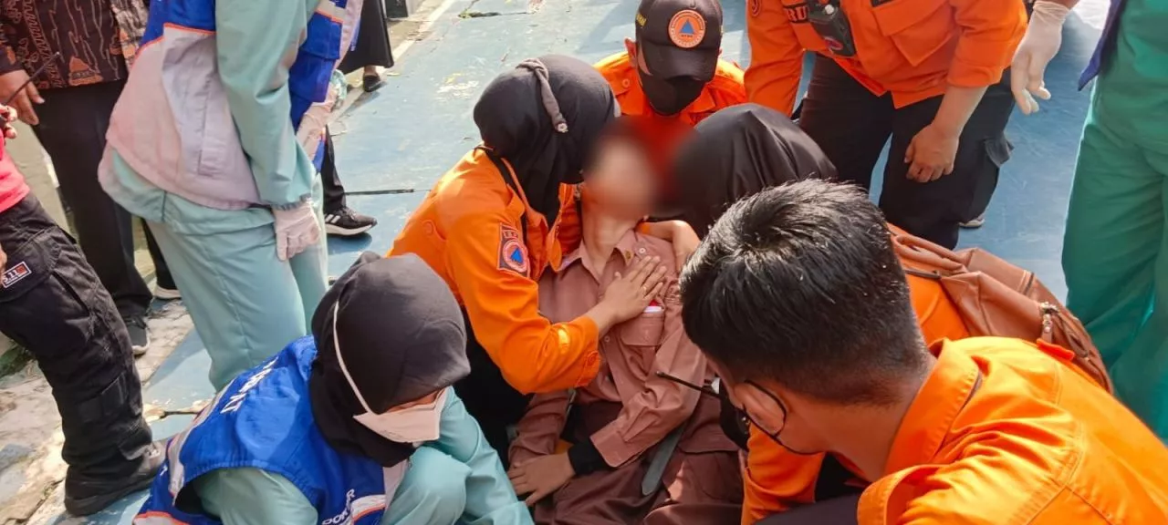 Siswi SMPN 1 Surabaya Nekat Loncat dari Lantai 2 Gedung Sekolah