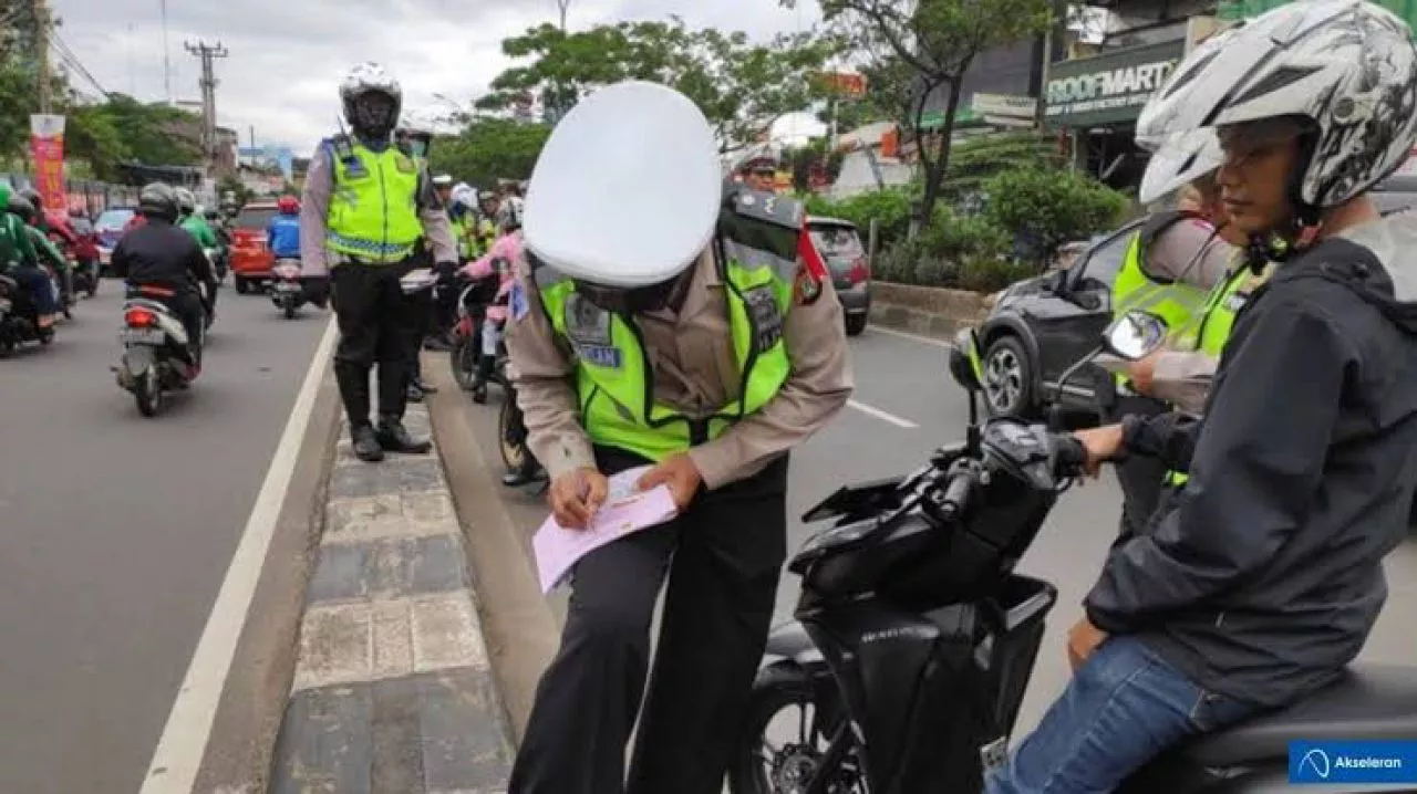 Catat! Polisi Bakal Terapkan Tilang Manual Lagi di Surabaya