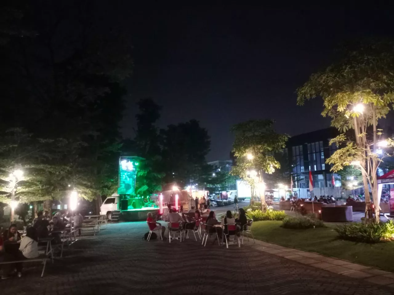 Ini Rekomendasi 5 Tempat Nobar Final Piala Dunia 2022 yang Cozy di Surabaya