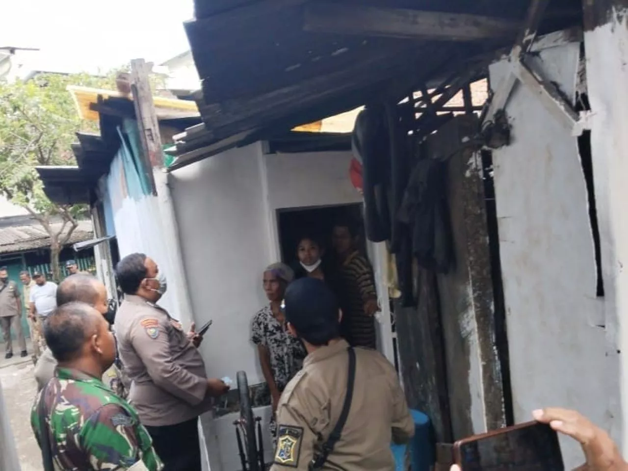 Begini Langkah Pemkot Surabaya Atasi Warganya yang Hidup Tanpa Listrik 25 Tahun