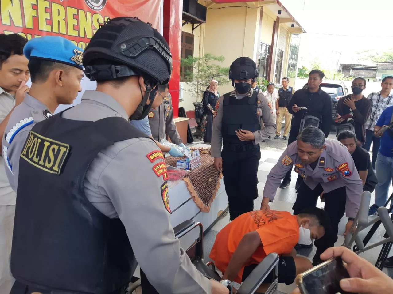 Melawan saat Diamankan, Pelaku Perampokan di Probolinggo Ditembak