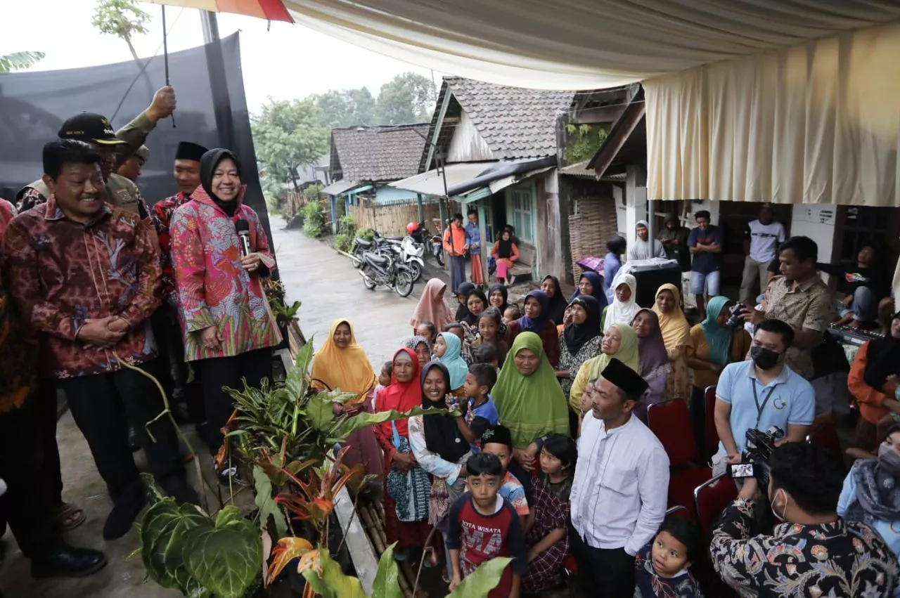Tindaklanjuti Arahan Presiden, Mensos Risma Atasi Miskin Ekstrem di Malang Raya