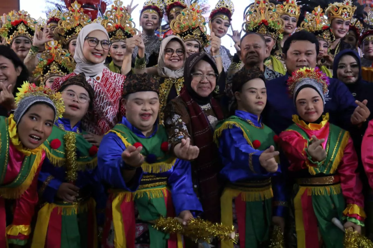 Mensos Risma Apresiasi Hasil Karya Penyandang Disabilitas di Acara HDI Expo 2022