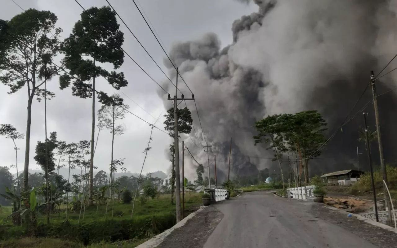 Jarak Erupsi Semeru Capai 19 Kilometer, 93 Warga Dievakuasi