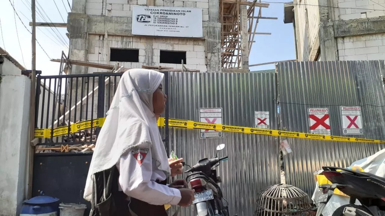 Sekolah YPI Cokroaminoto Disegel karena Tak Ber-IMB, DPRD Surabaya Ngamuk