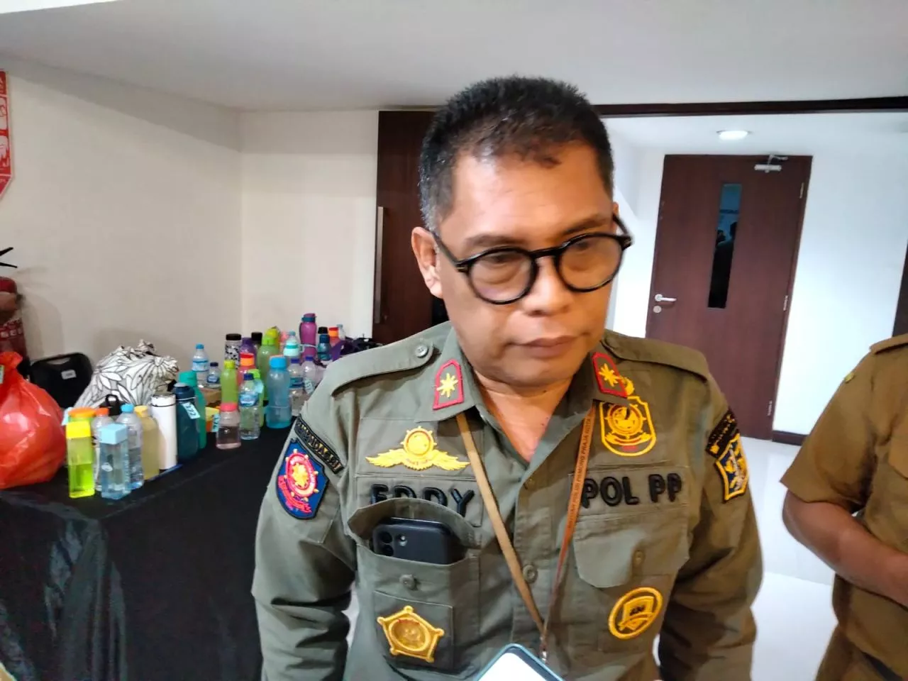 Pemkot Surabaya Awasi Penjual Pernak-pernik Valentine yang Selipkan Kondom