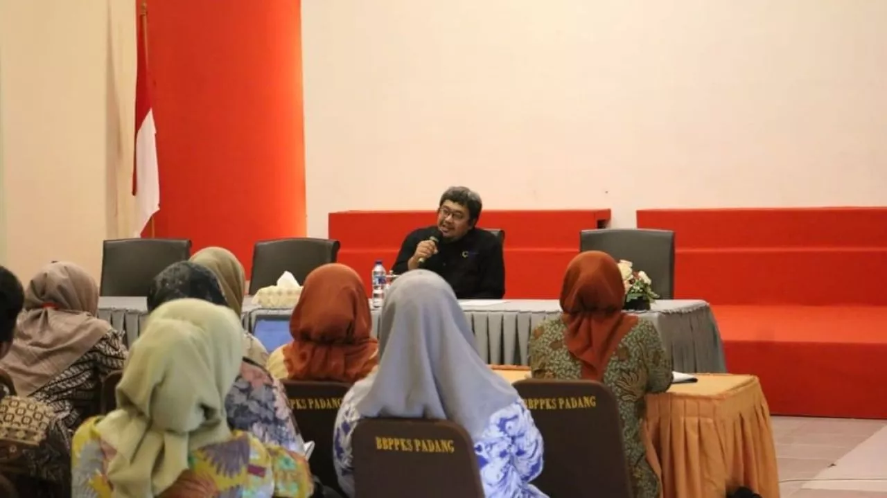Perkuat Validitas Data Kemiskinan, Kemensos Gembleng Operator DTKS