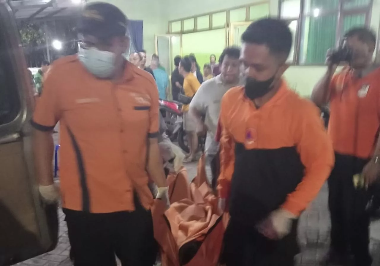 Pria di Surabaya Meninggal Mendadak saat Bermain Bulutangkis