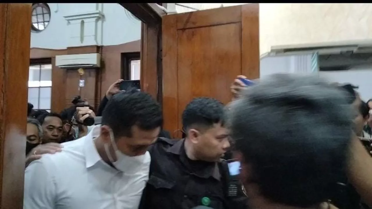 Hakim Beri Penjelasan AKP Bambang Tidak Bersalah atas Tragedi Kanjuruhan
