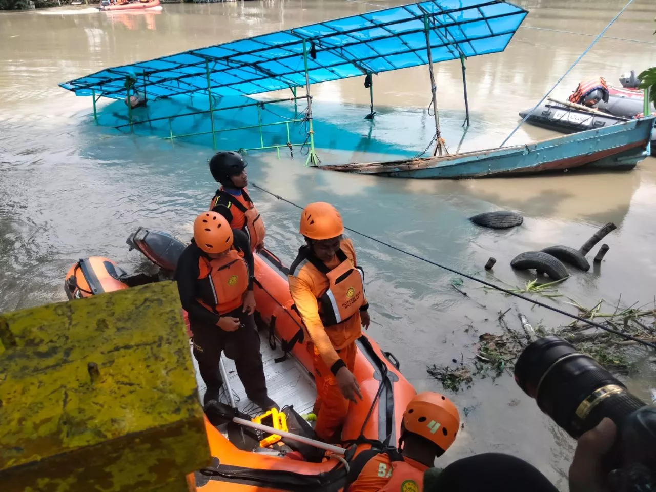 Nihil! Korban Tenggelam Perahu Tambang Tak Kunjung Ditemukan, Pencarian Dilanjutkan Besok Pagi