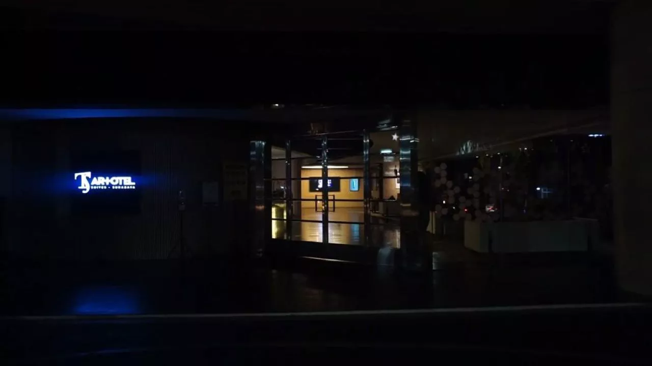 Turut Kampanyekan Earth Hour, Artotel TS Suite Surabaya Ajak Pengunjung Malam Minggu Gelap-gelapan Satu Jam
