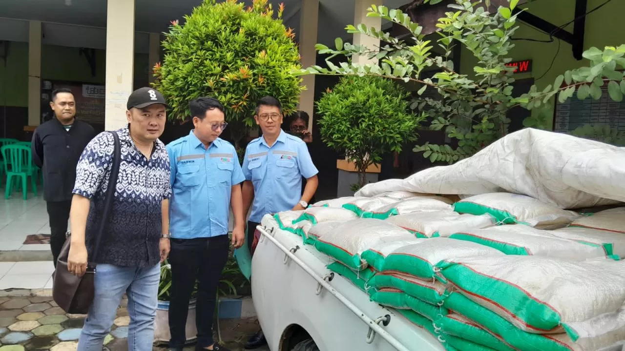 Turut Sebarkan Kebaikan Ramadan, PT. BJB Probolinggo Bagikan 5 Ton Beras untuk Warga Kurang Mampu