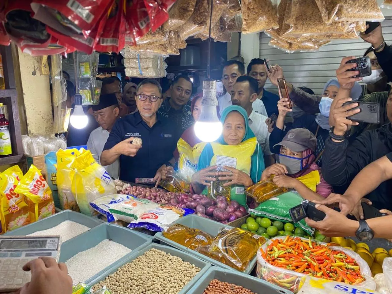 Mendag Zulkifli Hasan Sidak Pasar di Surabaya Menjelang Lebaran, Ini Temuannya