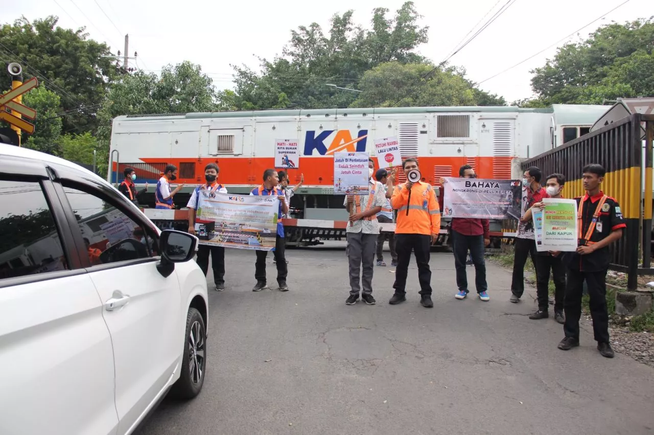 Aktivitas Kereta Api Meningkat Menjelang Lebaran, Daop 8 Gelar Sosialisasi Keselamatan
