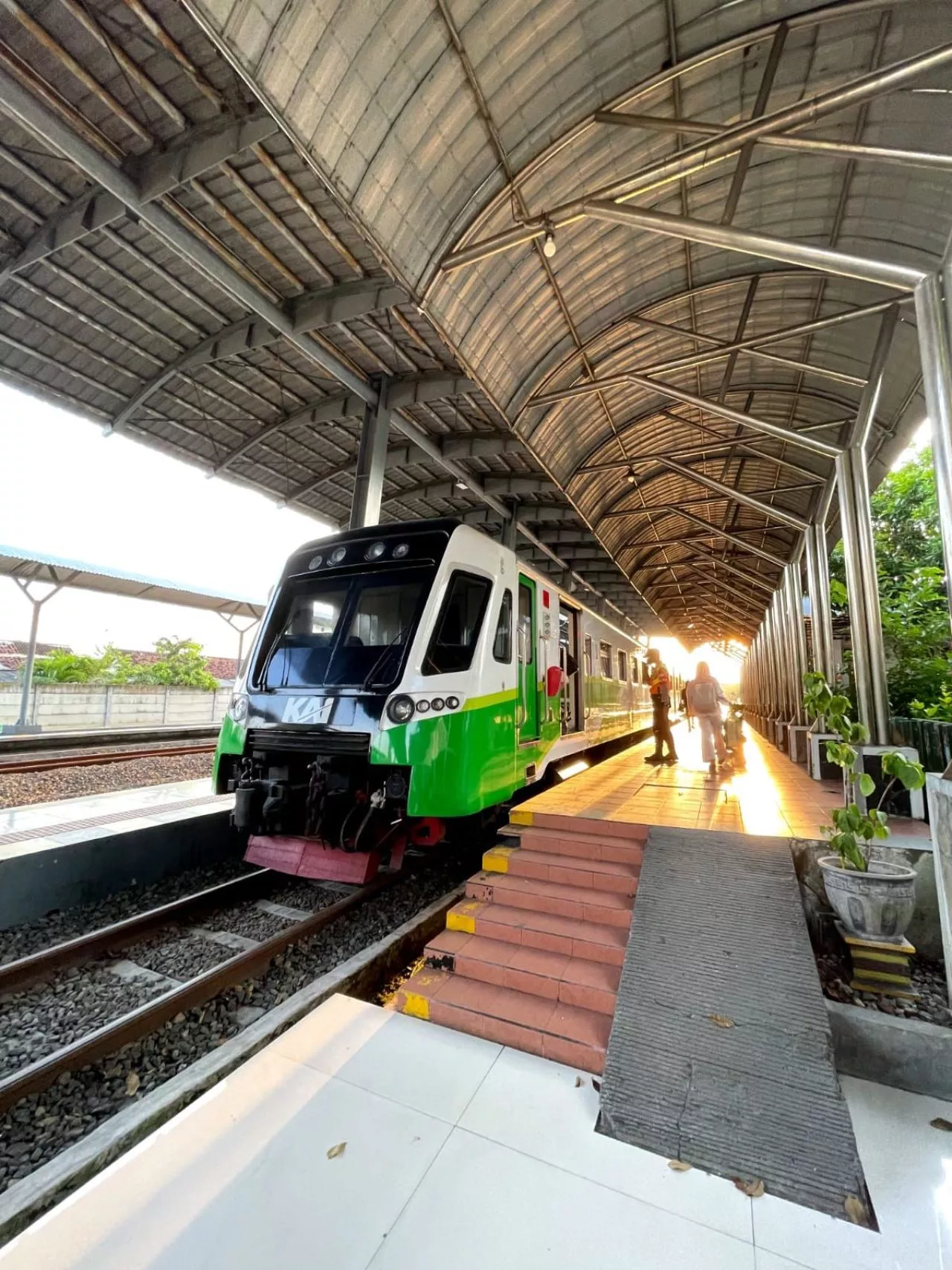 Penumpang KA Lokal Diprediksi Naik 7 Persen, KAI Commuter Tambah Petugas Pengamanan dan CSM