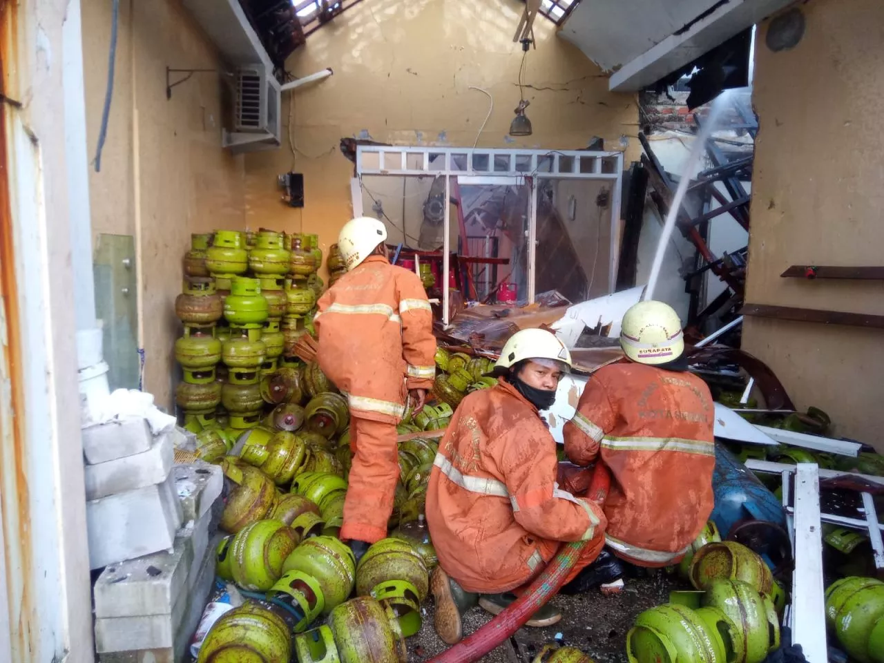 Rumah Agen Gas Elpiji Meledak, 8 Orang Alami Luka Bakar