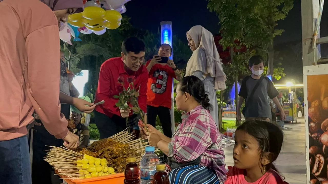 Ganjar Pranowo Diusung Capres, Kader PDIP Millenial Bagi-bagi Bunga