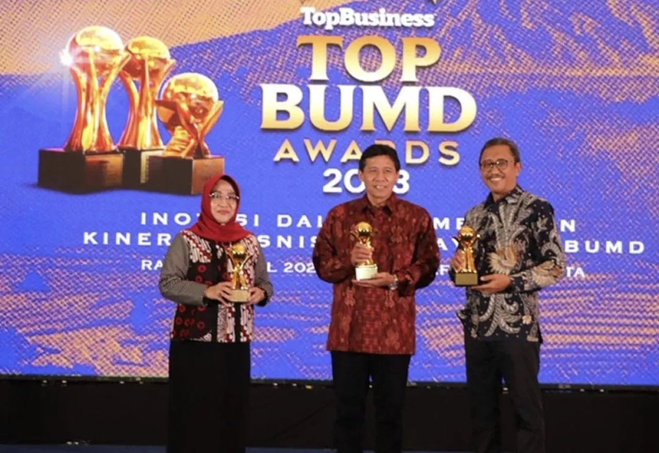 PDAM Surabaya Raih Lima Penghargaan  TOP BUMD Award 2023