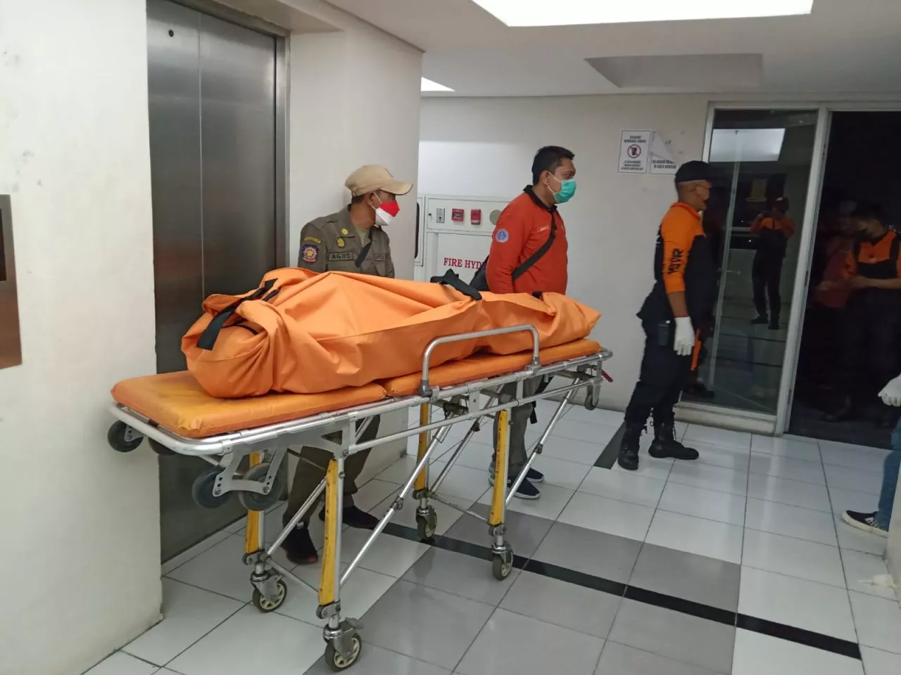 Tiga Hari Tercium Bau Busuk, Pria di Surabaya Ditemukan Tewas di Apartemen