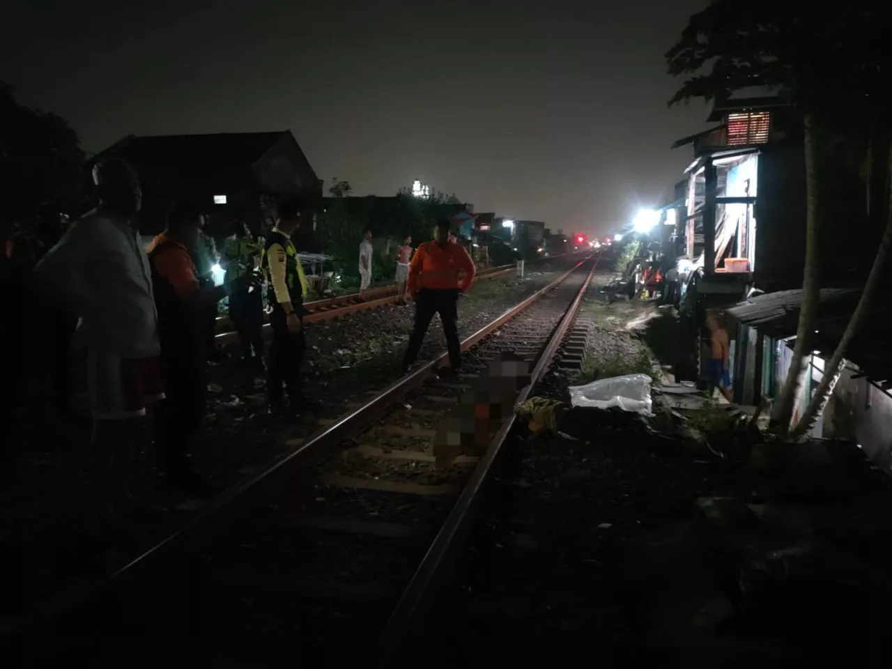 Diduga Bunuh Diri, Pria di Surabaya Tewas Ditabrak Kereta Api hingga Kepala Terpenggal