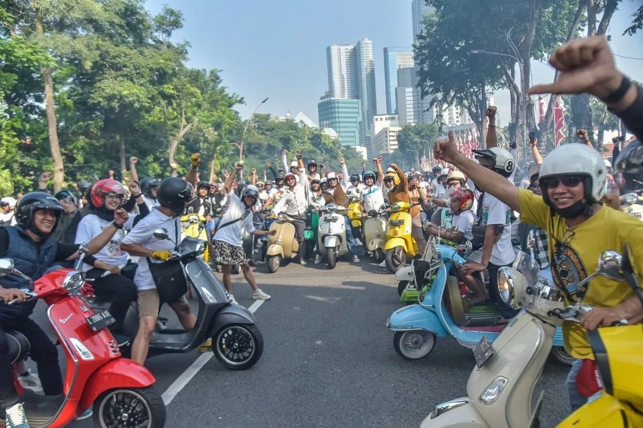 Sambut HJKS ke 730, Wali Kota Eri Ajak Komunitas Vespa Keliling Surabaya