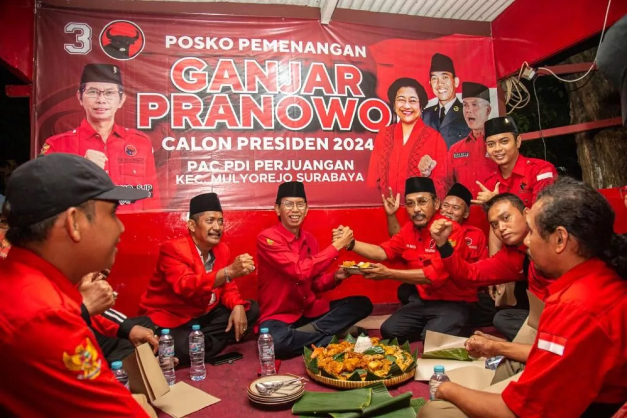 Perkuat Gotong-royong dengan Warga Kampung, PDIP Surabaya Terus Dirikan Posko Pemenangan Ganjar