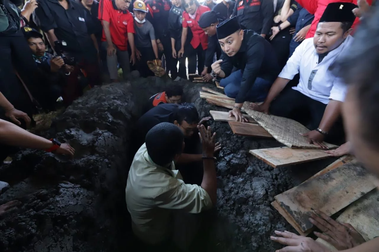 Duduk di Teras Berdua, Begini Kenangan Wali Kota Eri Bersama Whisnu Sakti Buana