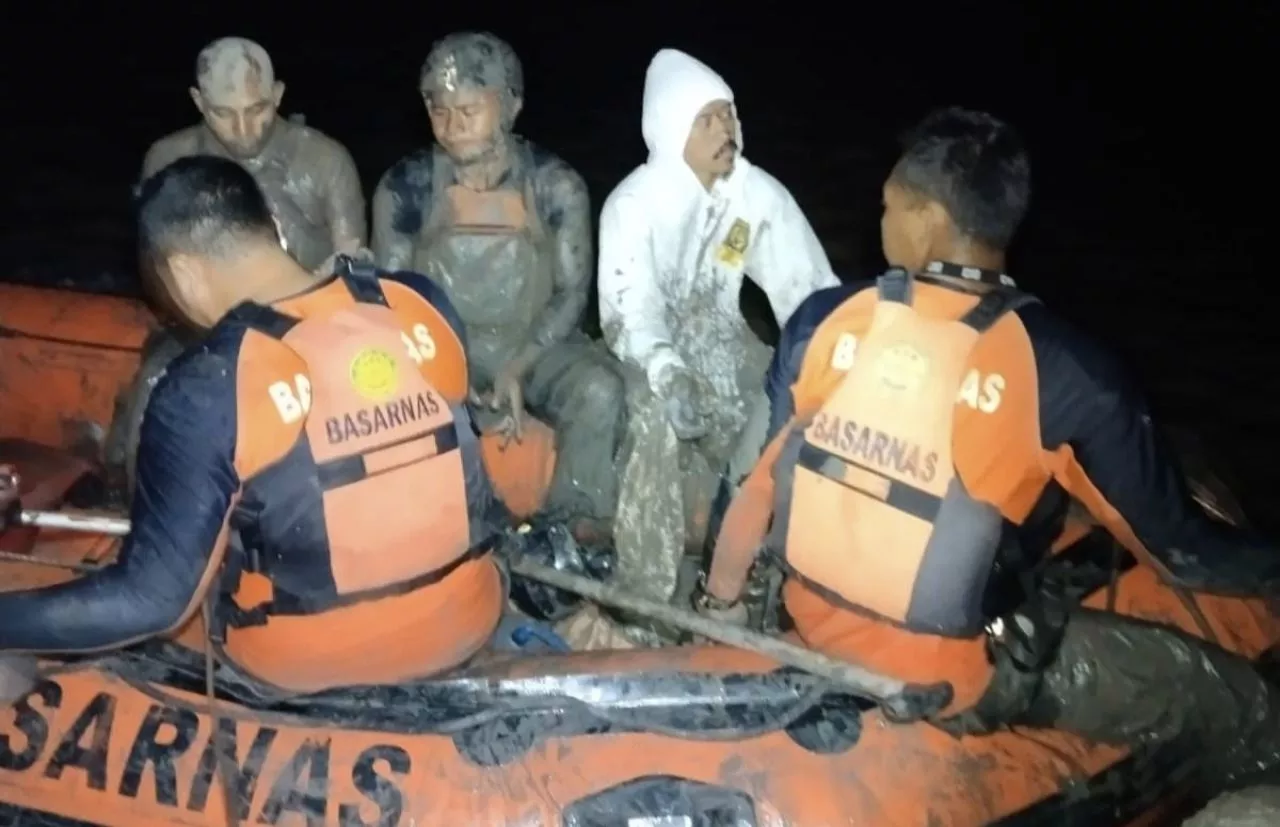 Terjebak Lumpur 4 Jam Tim FKH Unair Selamat, Satu Orang Hipotermia