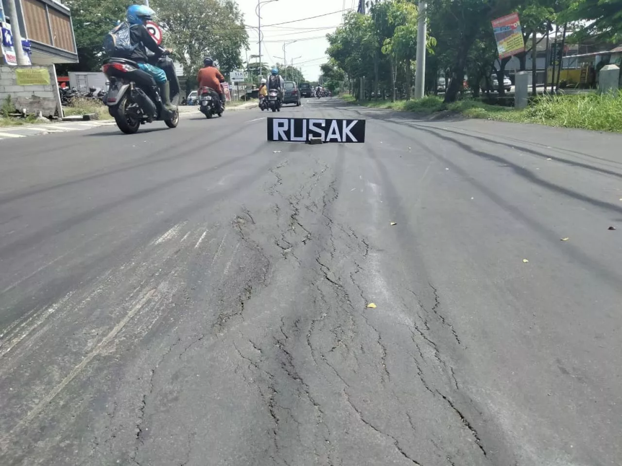 Jalanan Rusak di Wiyung, Pemkot: Itu Bukan Lubang Biasa