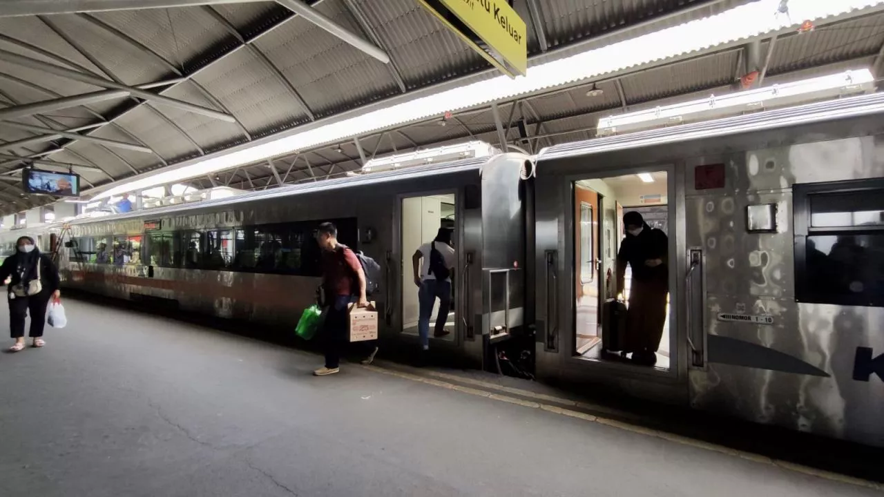 Penumpang Kereta Api Daop 8 Meningkat Jelang Libur Panjang Akhir Pekan, Segini Lonjakannya