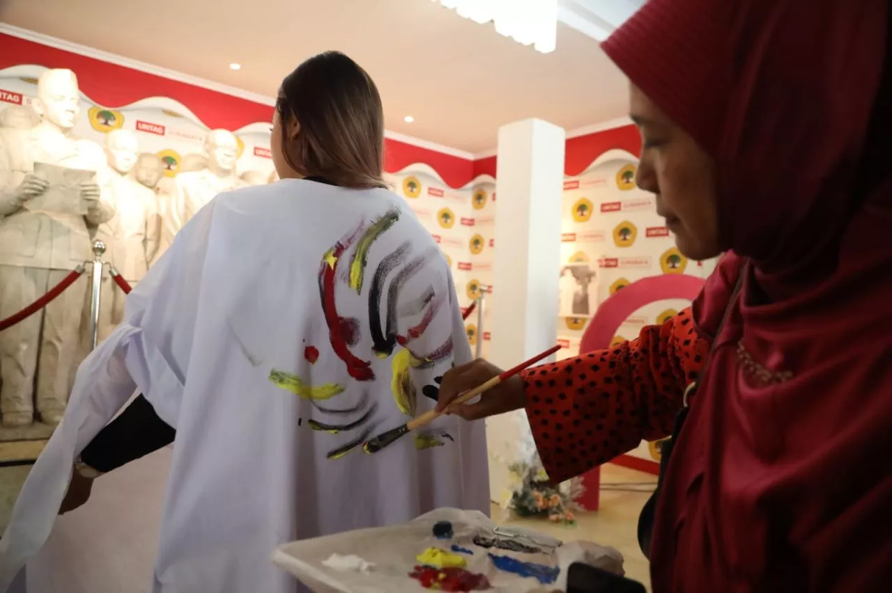 Tribute Sang Proklamator, Untag Surabaya Buka Pameran 28 Pelukis Surabaya
