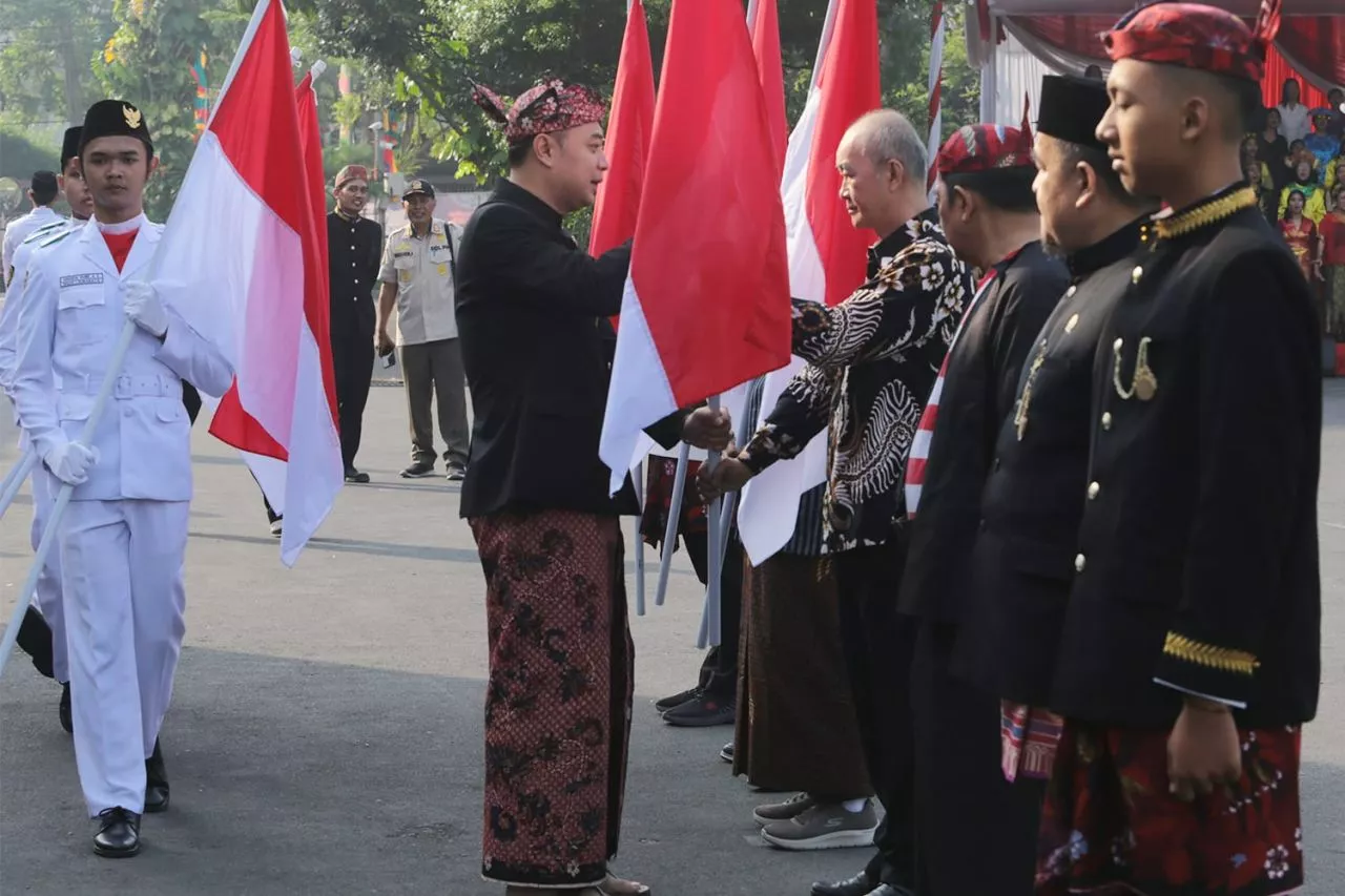 Peringatan Kemerdekaan, Pemkot Surabaya Wajibkan ASN Sumbang Bendera Merah Putih Sesuai Jabatan