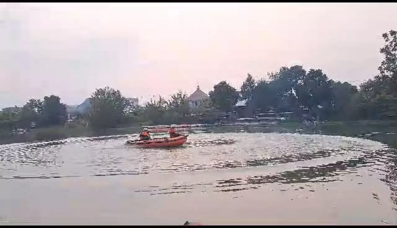 Proses Pencarian Balita Tenggelam di Sungai Rolak Surabaya Dihentikan
