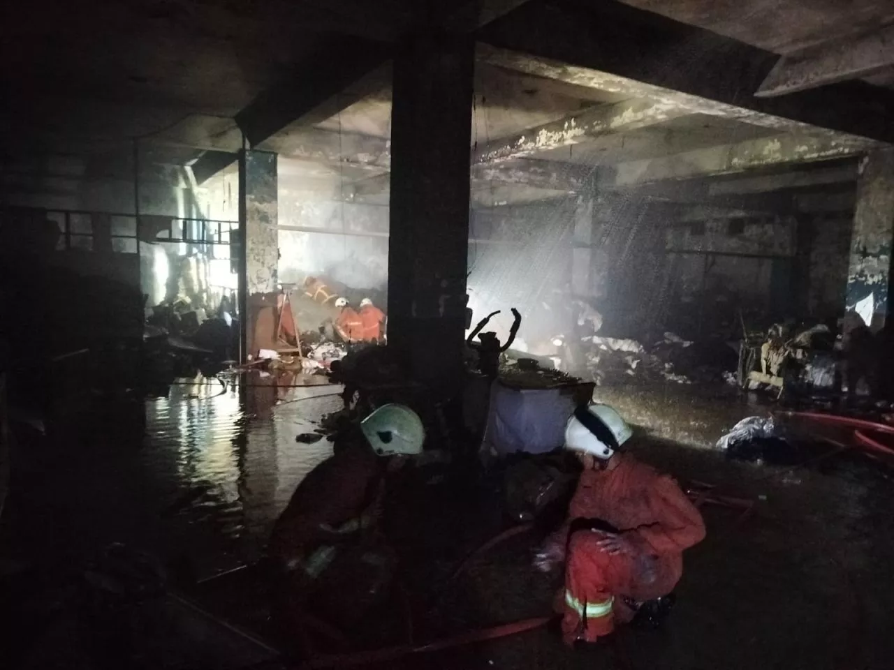 Gudang Kain di Surabaya Terbakar, 19 Unit Damkar Dikerahkan