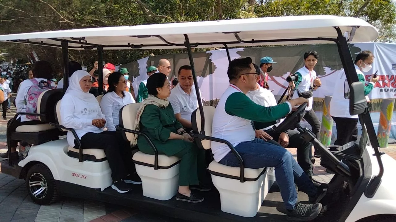 Didampingi Wali Kota Eri dan Gubernur Khofifah Megawati Resmikan Kebun Raya Mangrove Gunung Anyar Surabaya