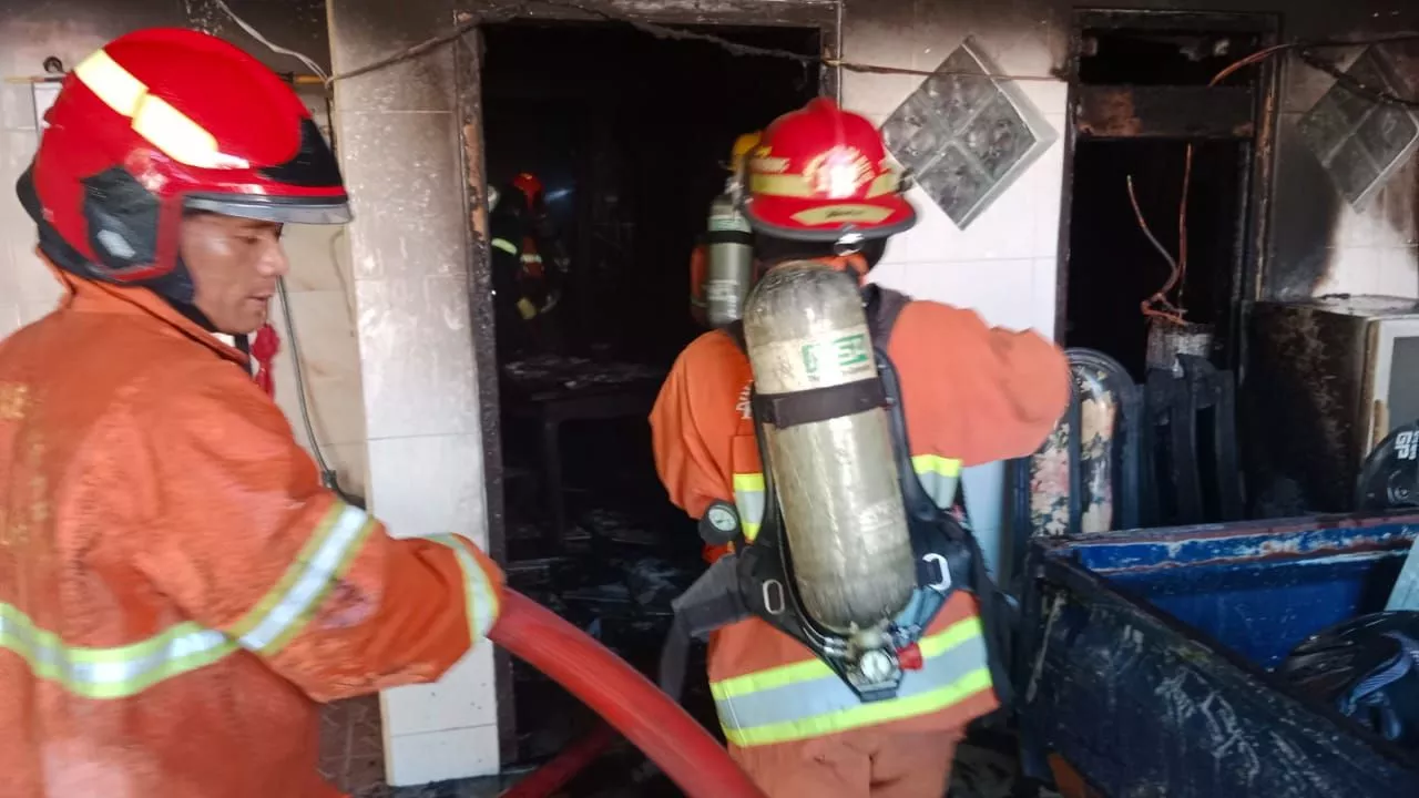 Rumah di Tambaksari Terbakar, Satu Keluarga dengan Anak Berkebutuhan Khusus Sempat Terjebak Api