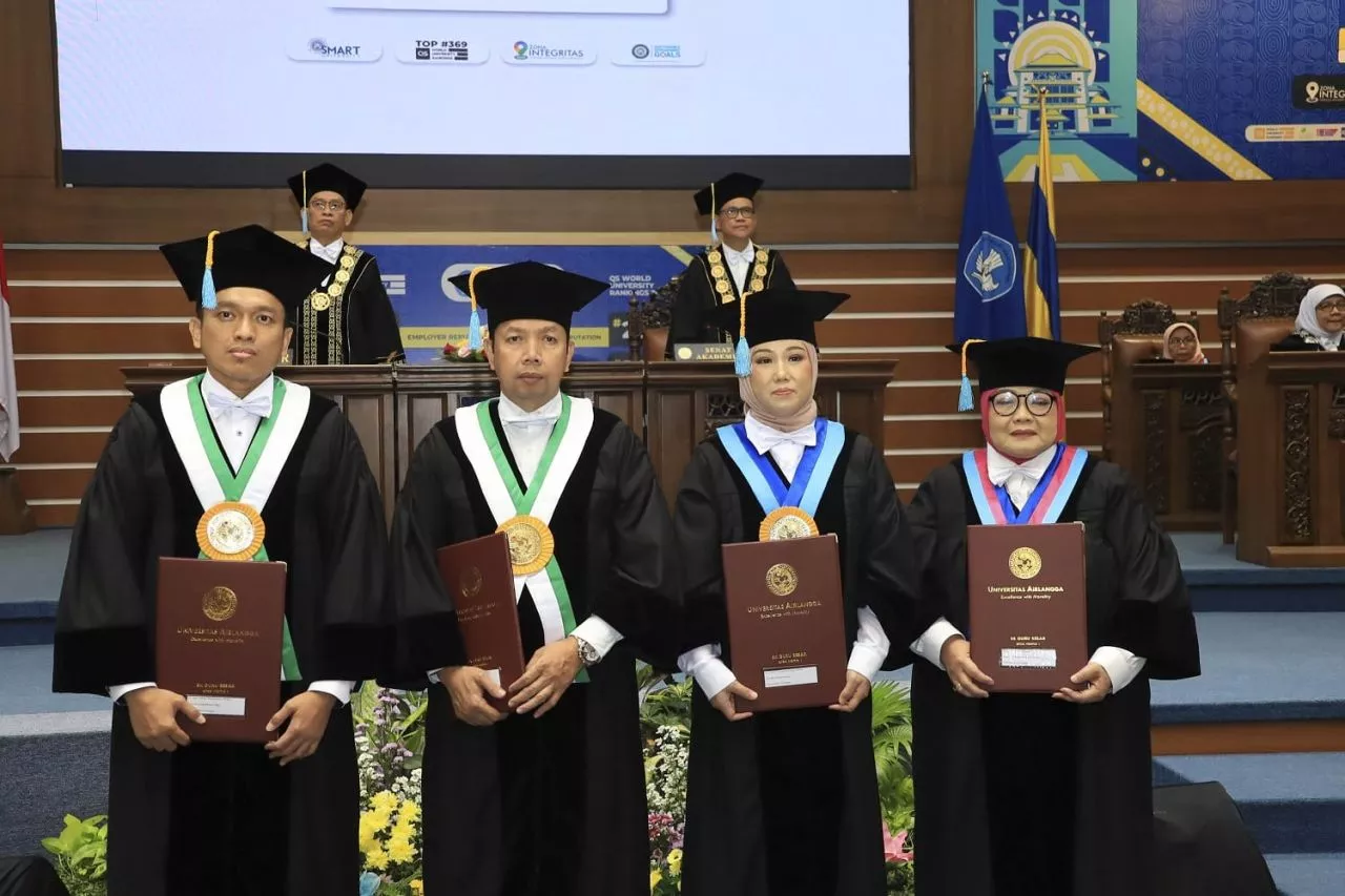 Empat Guru Besar Baru UNAIR Dikukuhkan, Rektor Sebut Profesor adalah Pembawa Solusi Masalah Sosial